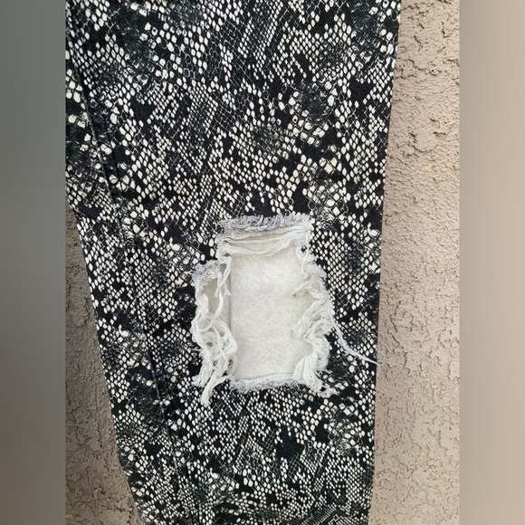 NWOT Free People We The Free Maggie Animal Printed Cropped Distressed Denim Jean - Picture 7 of 10